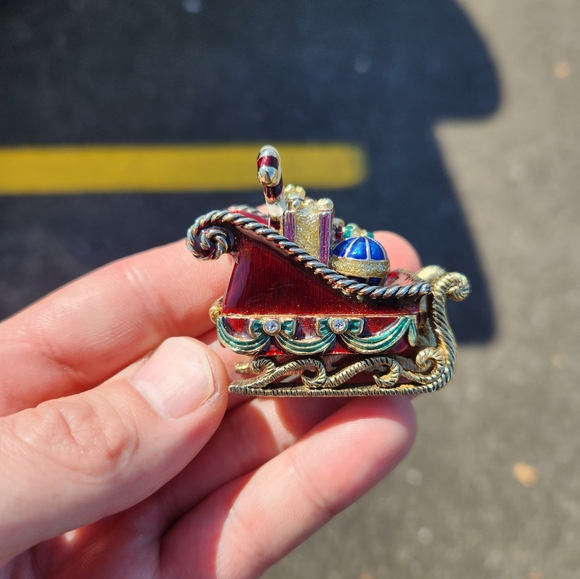 Vintage Monet Christmas Sleigh Trinket Box - Picture 4 of 12